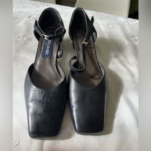 ELEGANT LEATHER WOMAN SHOES. Size European 43.